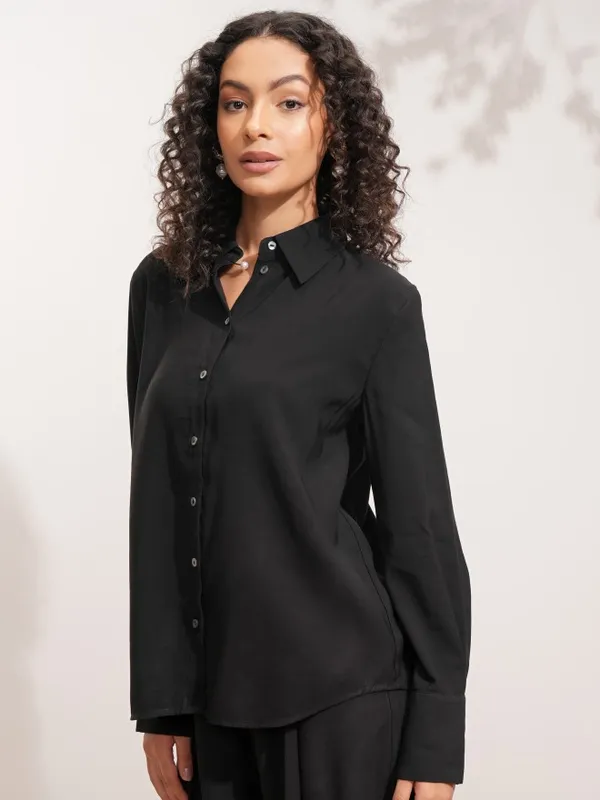 Tokyo Talkies Women Black Solid Regular Fit Casual Shirt