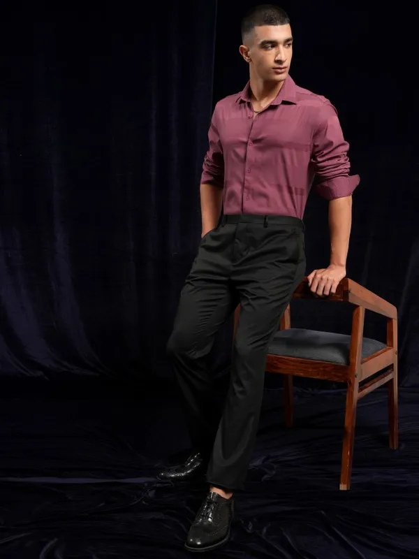 Highlander Men Pink Striped Regular Fit Casual Shirt
