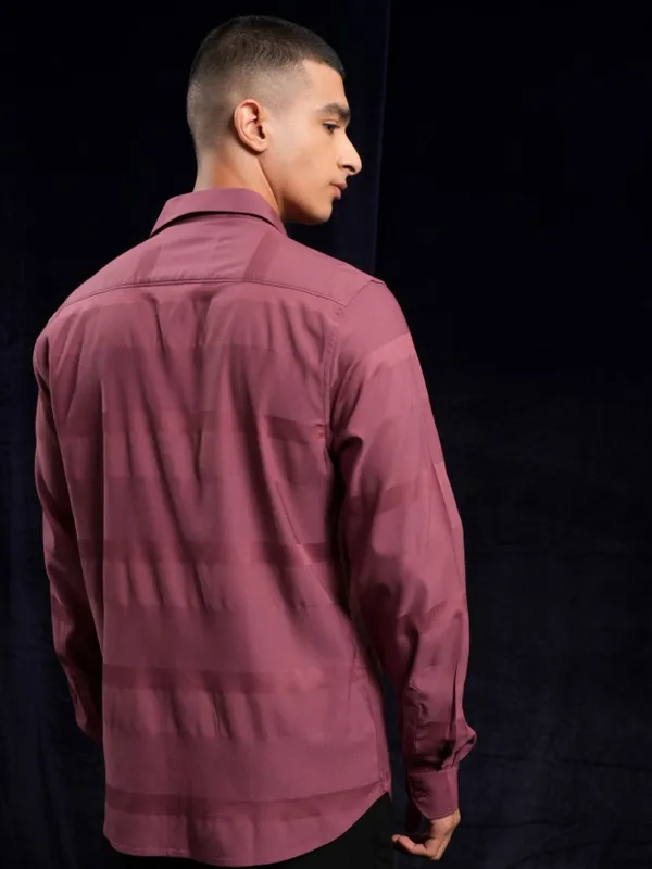 Highlander Men Pink Striped Regular Fit Casual Shirt