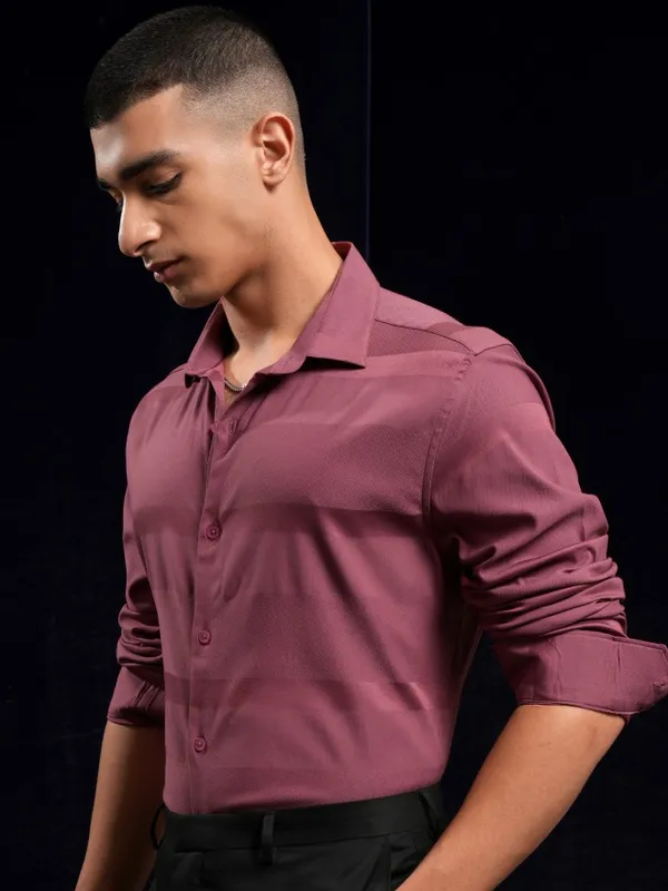 Highlander Men Pink Striped Regular Fit Casual Shirt