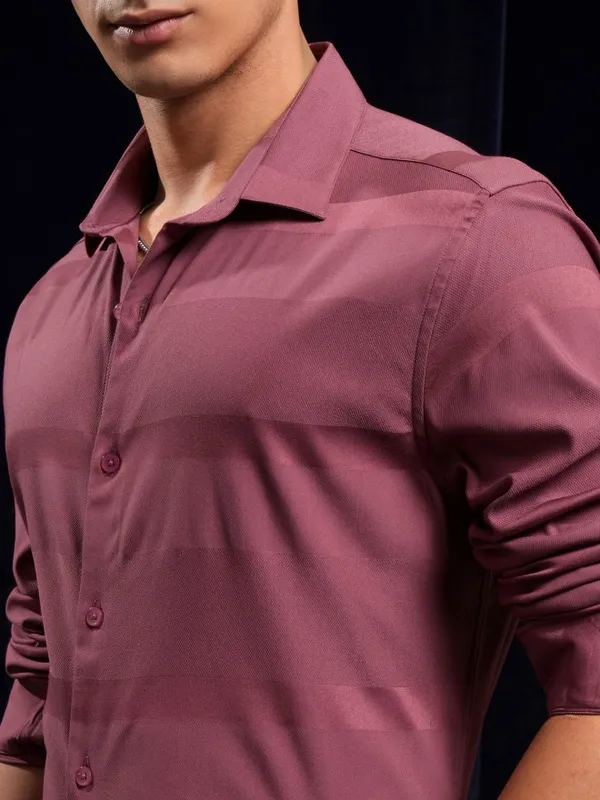 Highlander Men Pink Striped Regular Fit Casual Shirt