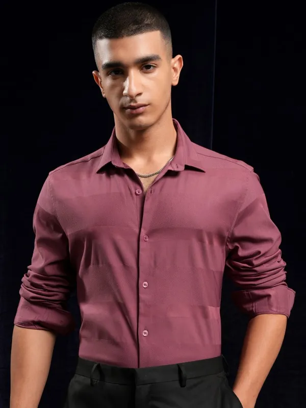 Highlander Men Pink Striped Regular Fit Casual Shirt