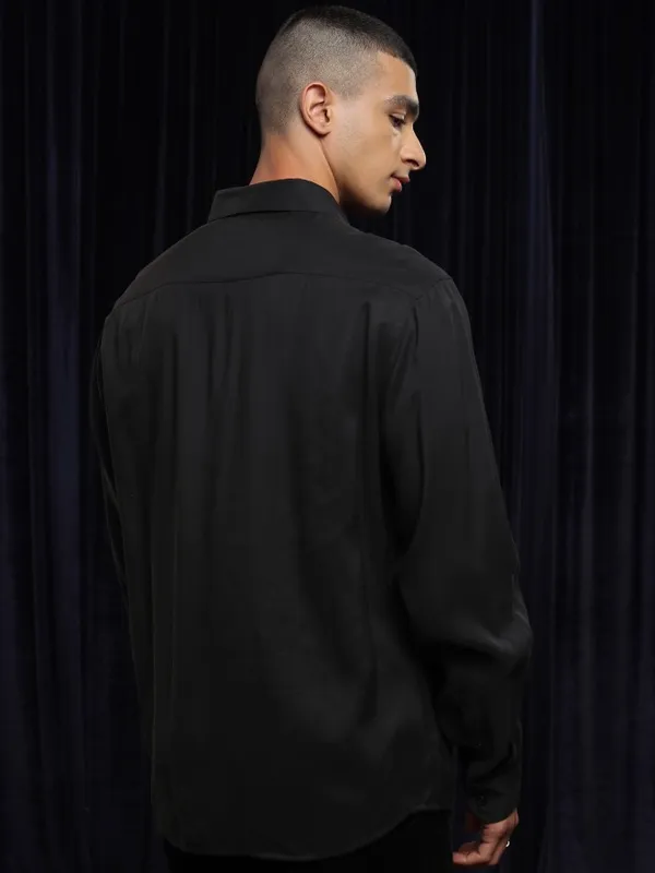 Highlander Men Black Solid Slim Fit Casual Shirt