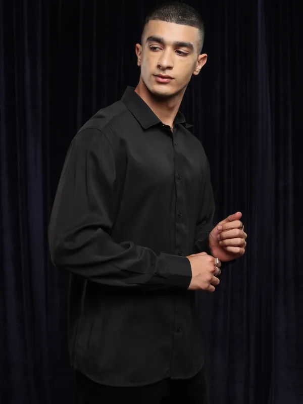 Highlander Men Black Solid Slim Fit Casual Shirt