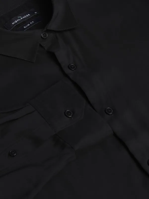 Highlander Men Black Solid Slim Fit Casual Shirt