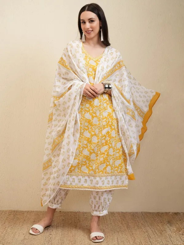 Women Kurta With Trousers & Dupatta