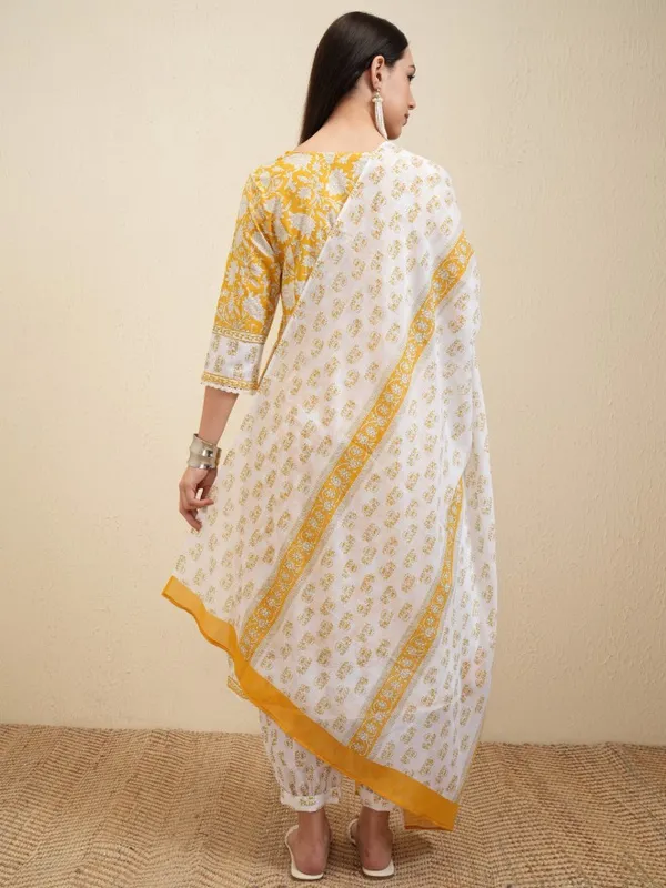 Women Kurta With Trousers & Dupatta