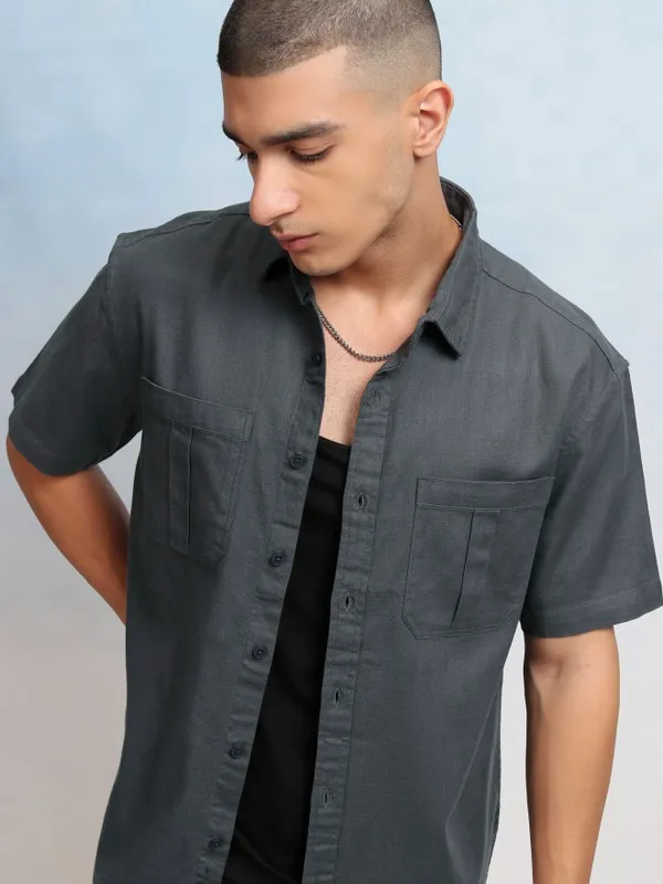Highlander Men Grey Solid Relaxed Fit Casual Shirt