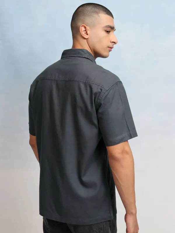 Highlander Men Grey Solid Relaxed Fit Casual Shirt