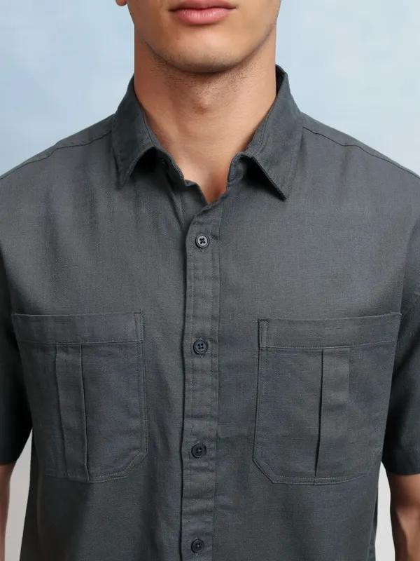 Highlander Men Grey Solid Relaxed Fit Casual Shirt