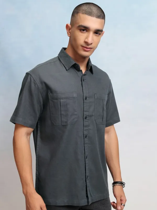 Highlander Men Grey Solid Relaxed Fit Casual Shirt