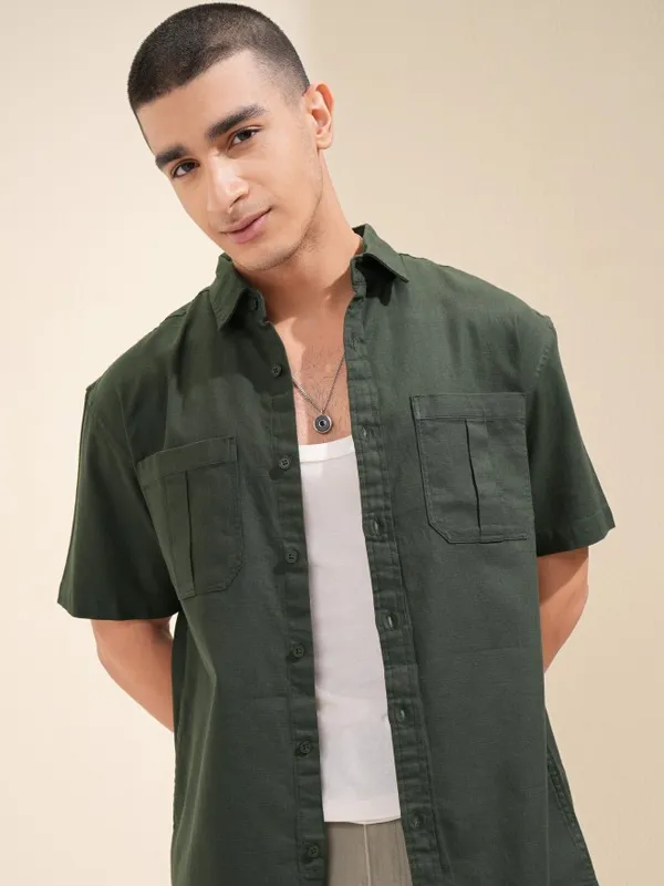 Highlander Men Green Solid Relaxed Fit Casual Shirt