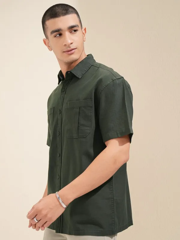 Highlander Men Green Solid Relaxed Fit Casual Shirt