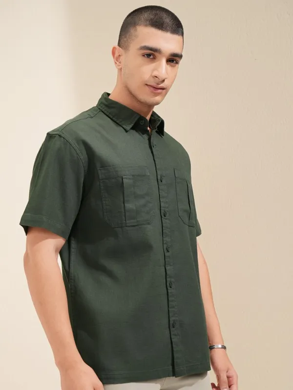 Highlander Men Green Solid Relaxed Fit Casual Shirt