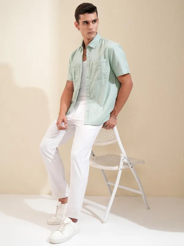 Highlander Men Green Solid Relaxed Fit Casual Shirt