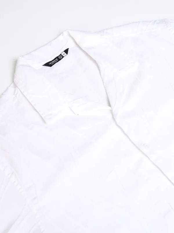 Locomotive Men White Self Design Relaxed Fit Casual Shirt