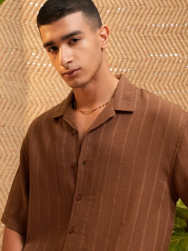 Highlander Men Brown Solid Oversized Fit Casual Shirt