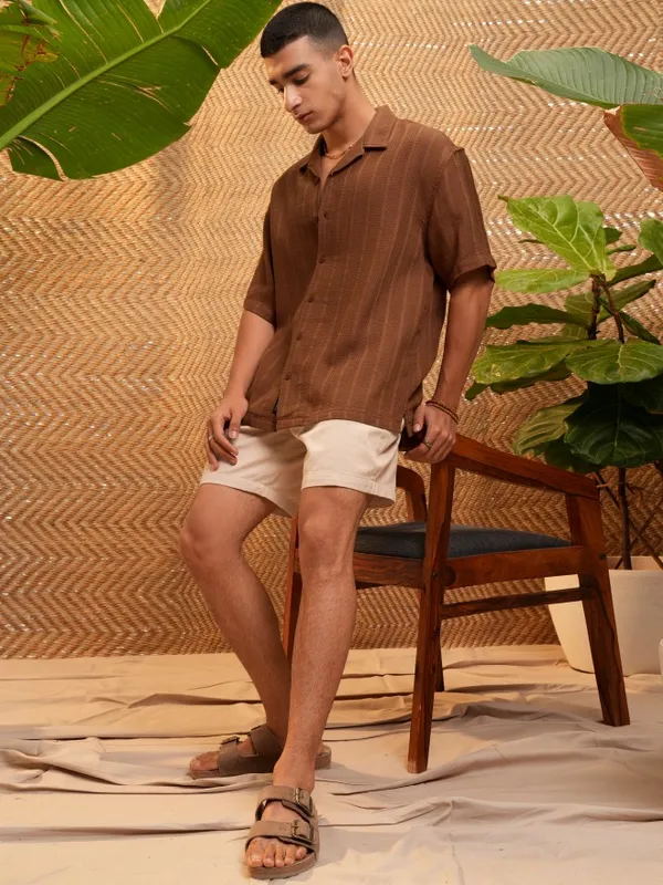 Highlander Men Brown Solid Oversized Fit Casual Shirt