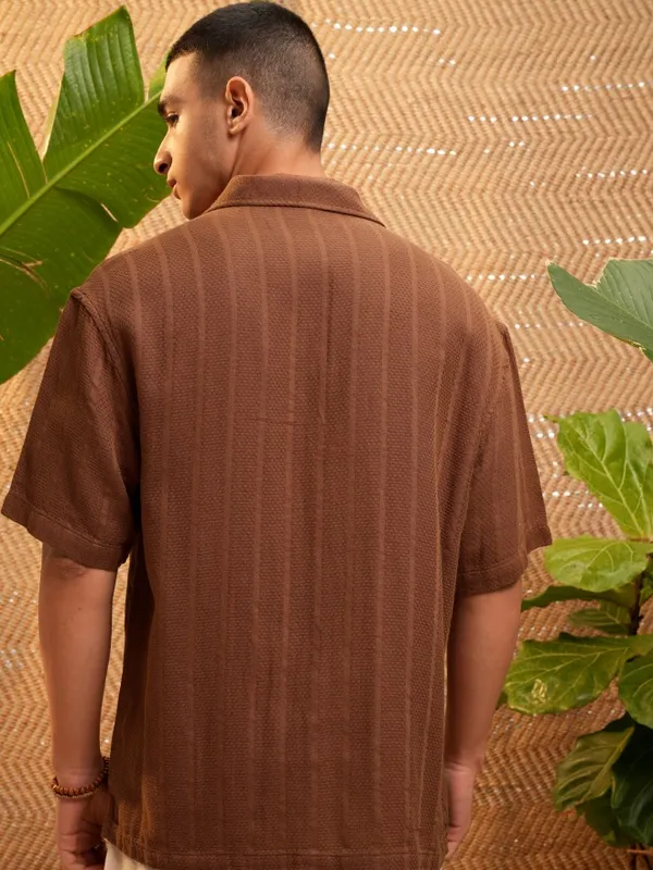 Highlander Men Brown Solid Oversized Fit Casual Shirt