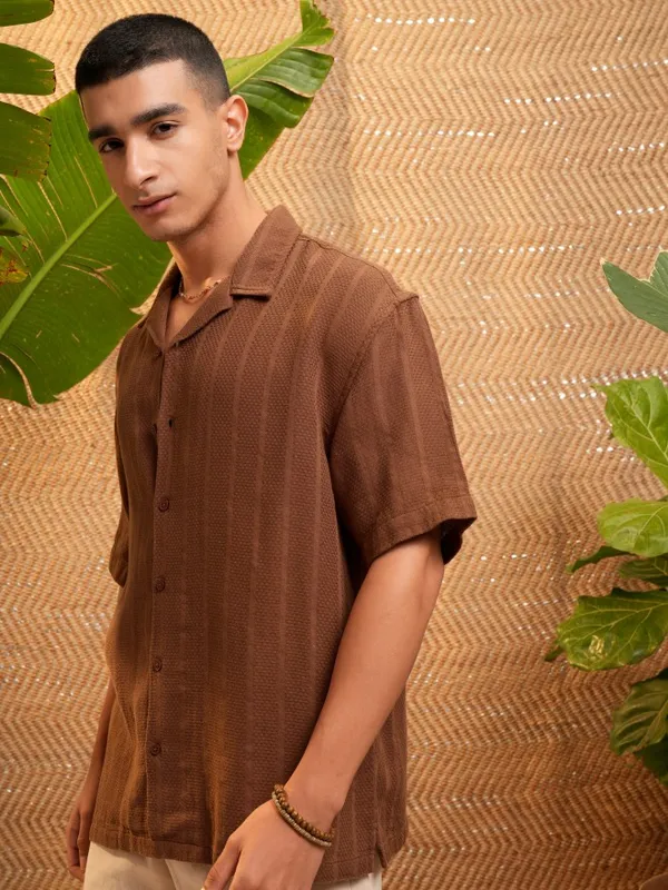 Highlander Men Brown Solid Oversized Fit Casual Shirt