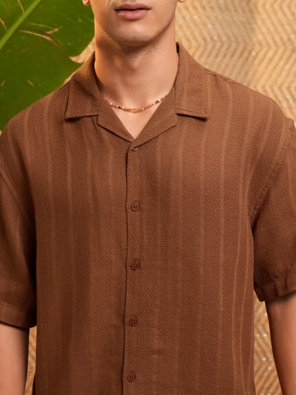 Highlander Men Brown Solid Oversized Fit Casual Shirt