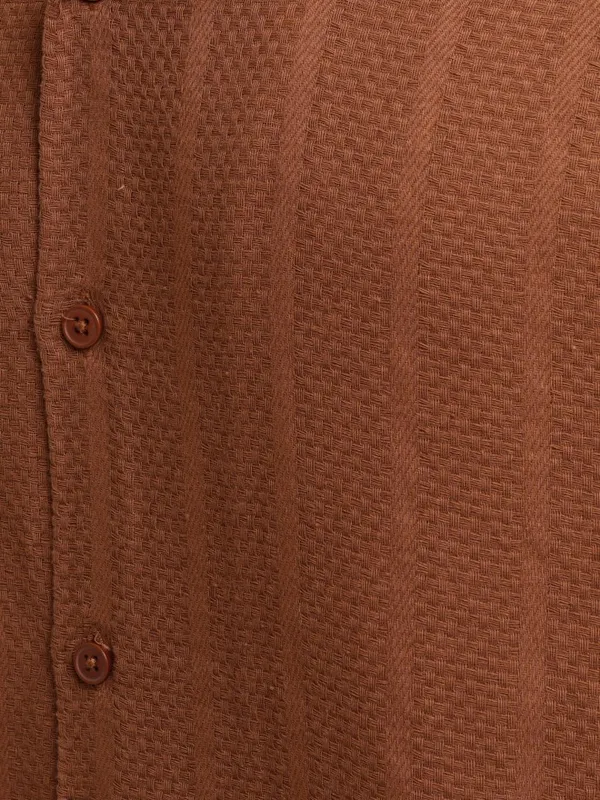 Highlander Men Brown Solid Oversized Fit Casual Shirt