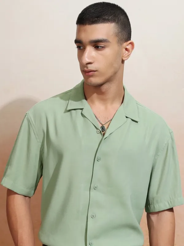 Highlander Men Green Solid Relaxed Fit Casual Shirt