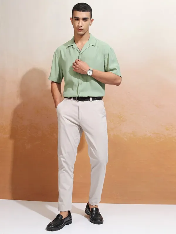 Highlander Men Green Solid Relaxed Fit Casual Shirt