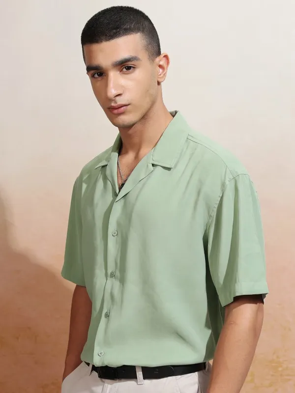 Highlander Men Green Solid Relaxed Fit Casual Shirt