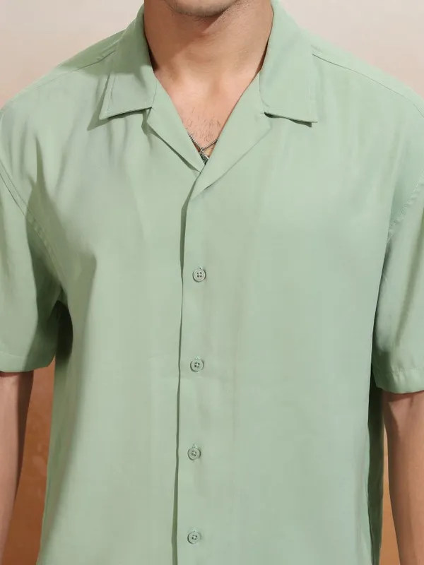 Highlander Men Green Solid Relaxed Fit Casual Shirt
