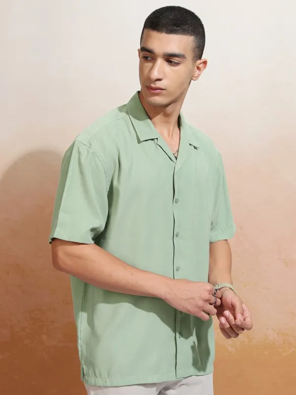 Highlander Men Green Solid Relaxed Fit Casual Shirt