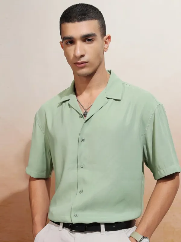 Highlander Men Green Solid Relaxed Fit Casual Shirt