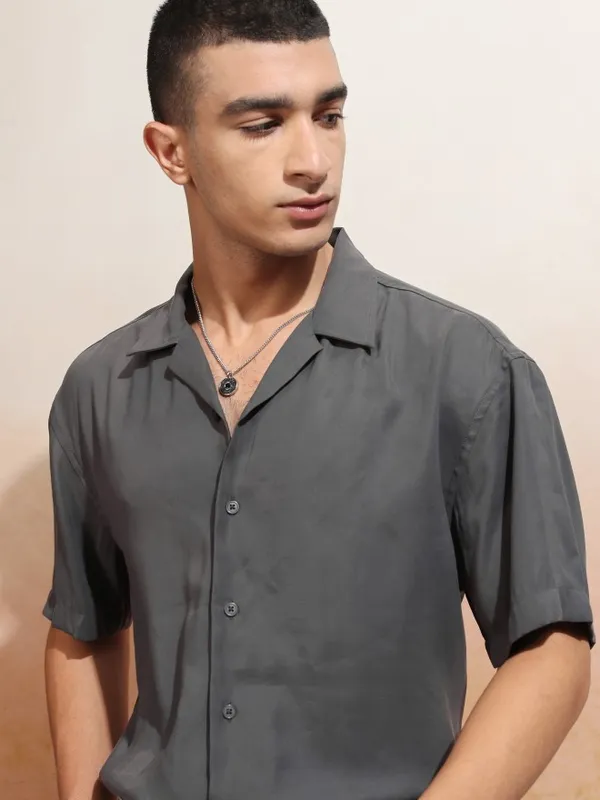 Highlander Men Grey Solid Relaxed Fit Casual Shirt