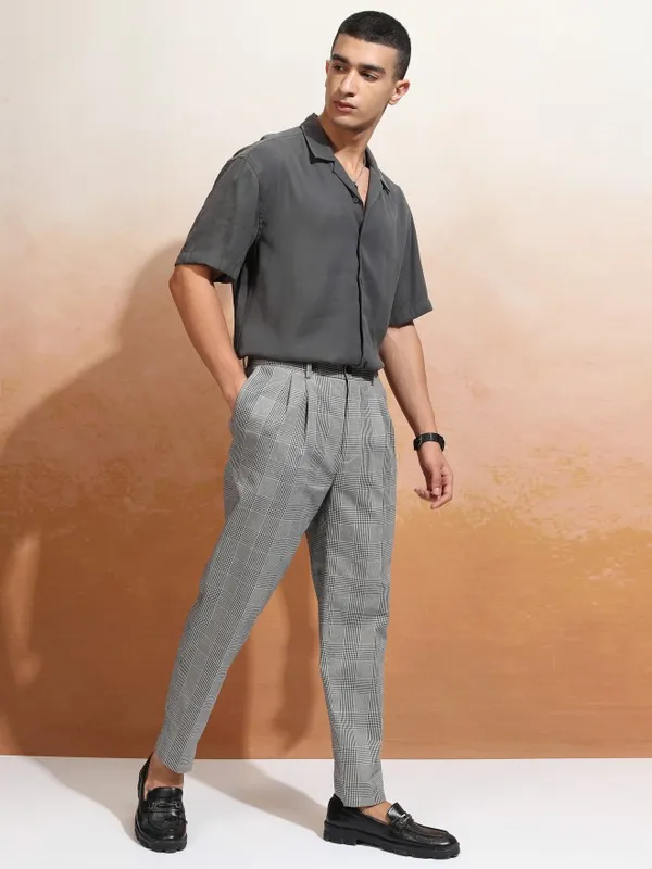Highlander Men Grey Solid Relaxed Fit Casual Shirt