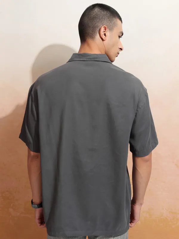 Highlander Men Grey Solid Relaxed Fit Casual Shirt