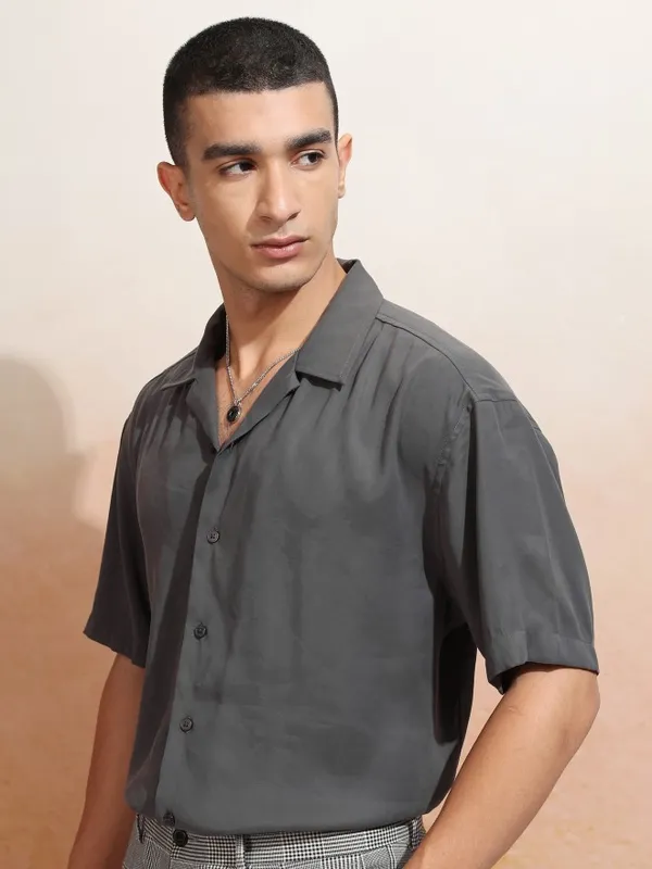 Highlander Men Grey Solid Relaxed Fit Casual Shirt