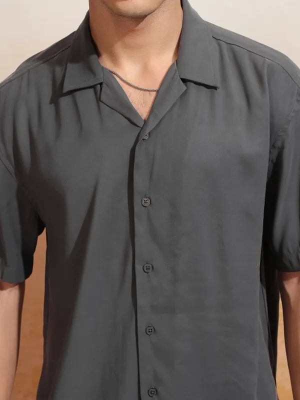 Highlander Men Grey Solid Relaxed Fit Casual Shirt