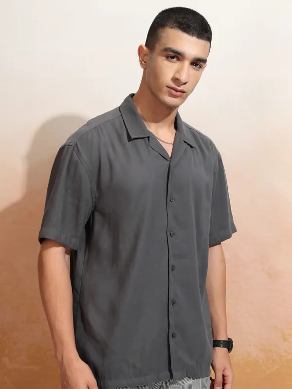 Highlander Men Grey Solid Relaxed Fit Casual Shirt