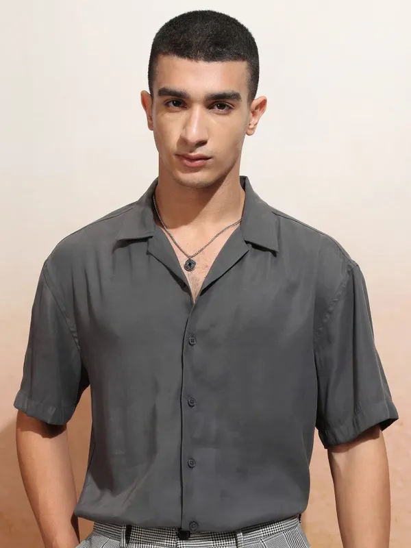 Highlander Men Grey Solid Relaxed Fit Casual Shirt