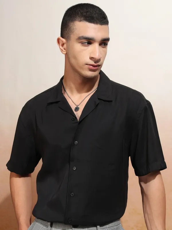 Highlander Men Black Solid Relaxed Fit Casual Shirt