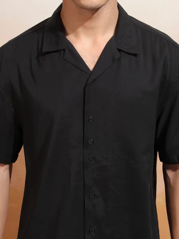 Highlander Men Black Solid Relaxed Fit Casual Shirt