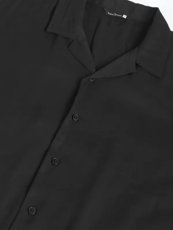 Highlander Men Black Solid Relaxed Fit Casual Shirt