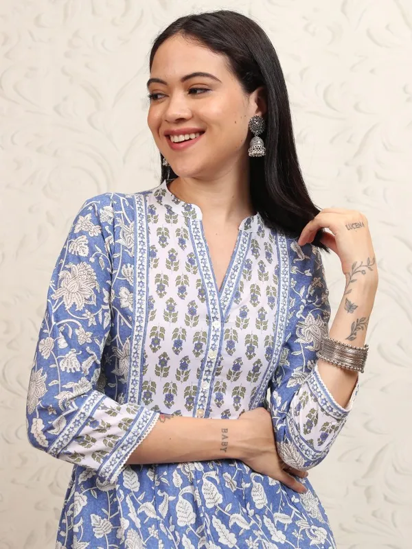 Vishudh Women White Printed Kurta With Trousers