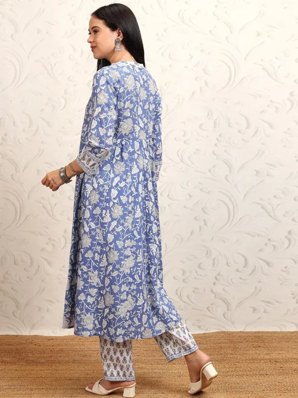 Vishudh Women White Printed Kurta With Trousers