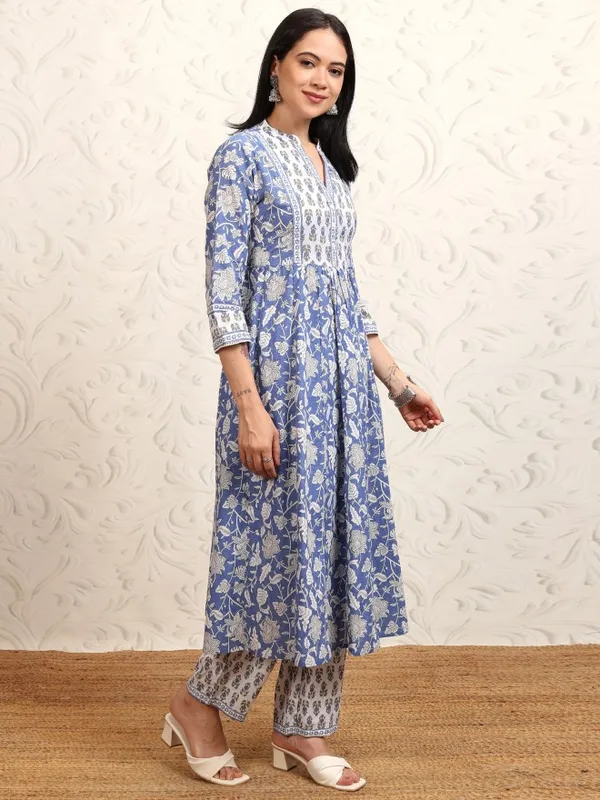 Vishudh Women White Printed Kurta With Trousers