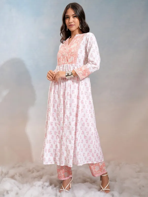 Vishudh Women Peach Printed Kurta Set Gathered Kurta Botom