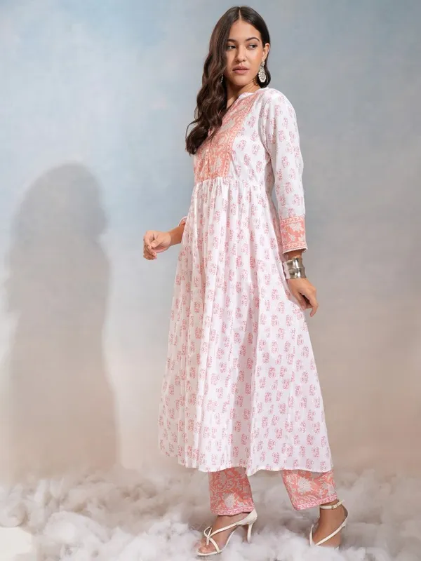 Vishudh Women Peach Printed Kurta Set Gathered Kurta Botom