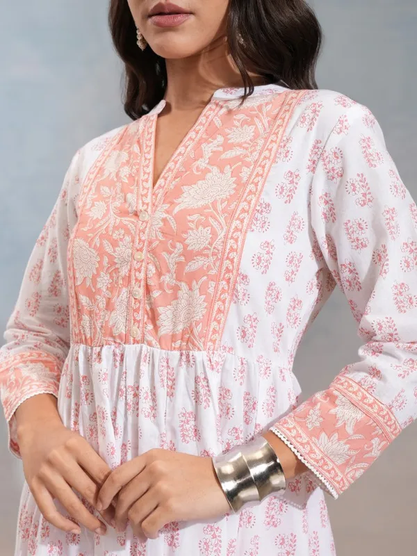 Vishudh Women Peach Printed Kurta Set Gathered Kurta Botom