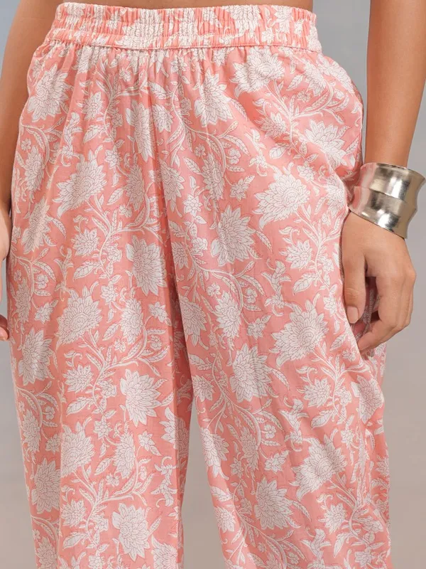Vishudh Women Peach Printed Kurta Set Gathered Kurta Botom
