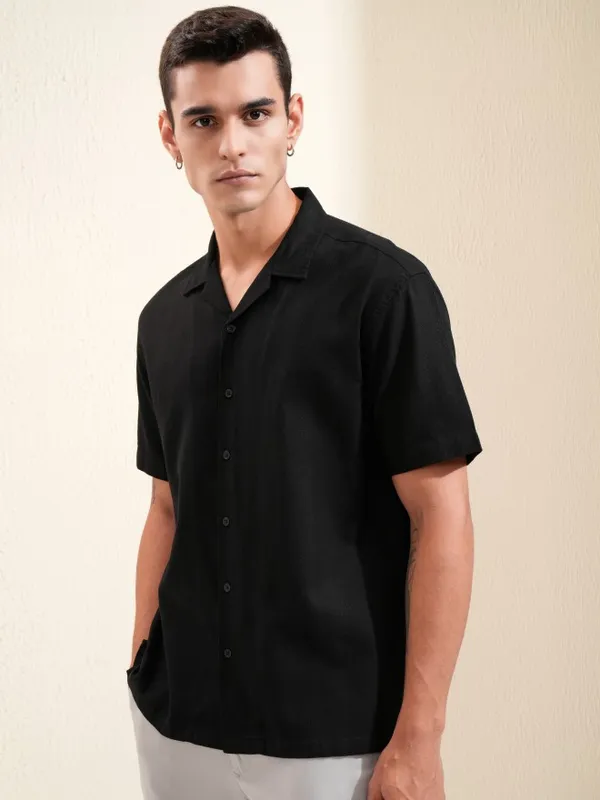 Highlander Men Black Textured Relaxed Fit Casual Shirt
